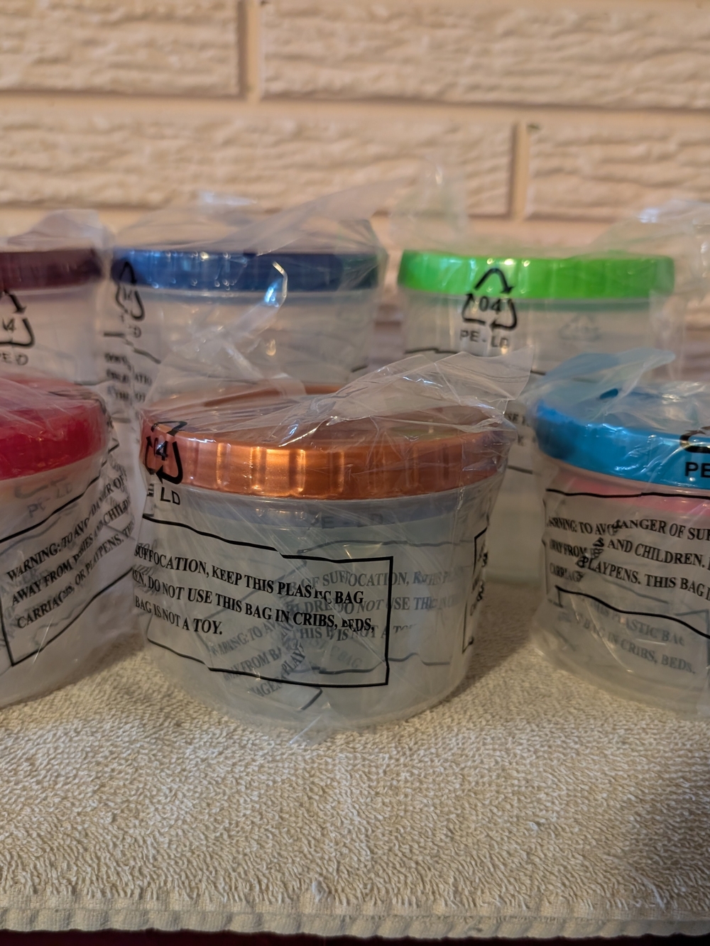 Lock N Lock Small Round Containers Set 9